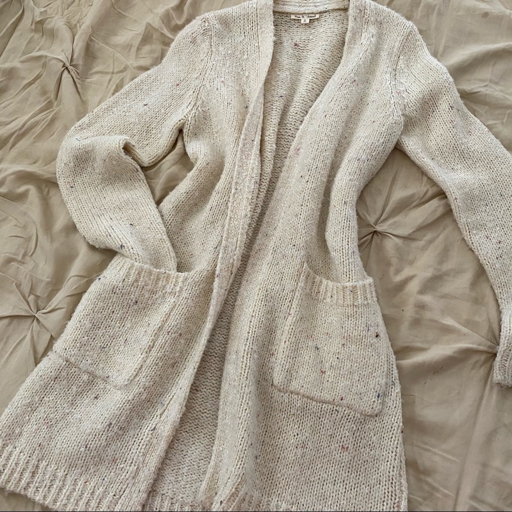 Two Comfy Sweaters 🍂🍁❄️ - Picture 4 of 11